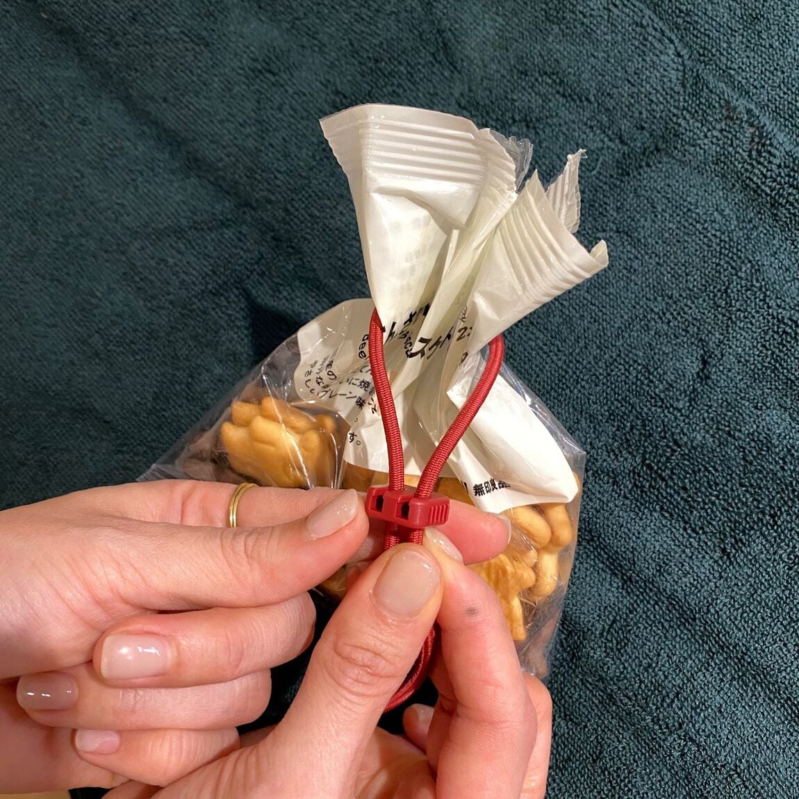 西友荻窪】さっと留めて、しっかりロック。新しい結束バンドが登場